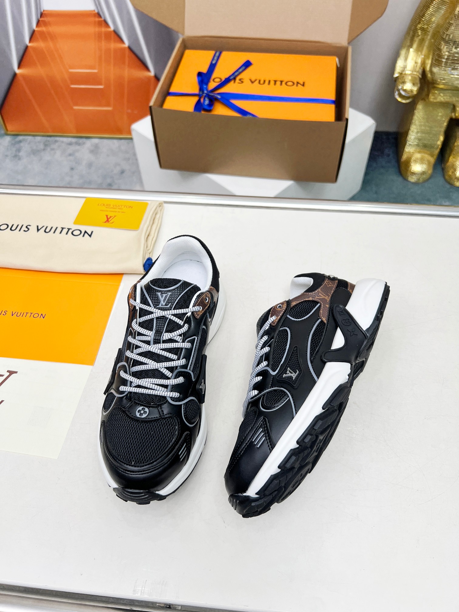 LV 高仿黑棕拼接運動鞋 男士時尚百搭休閒款｜歐美奢侈品精品推薦