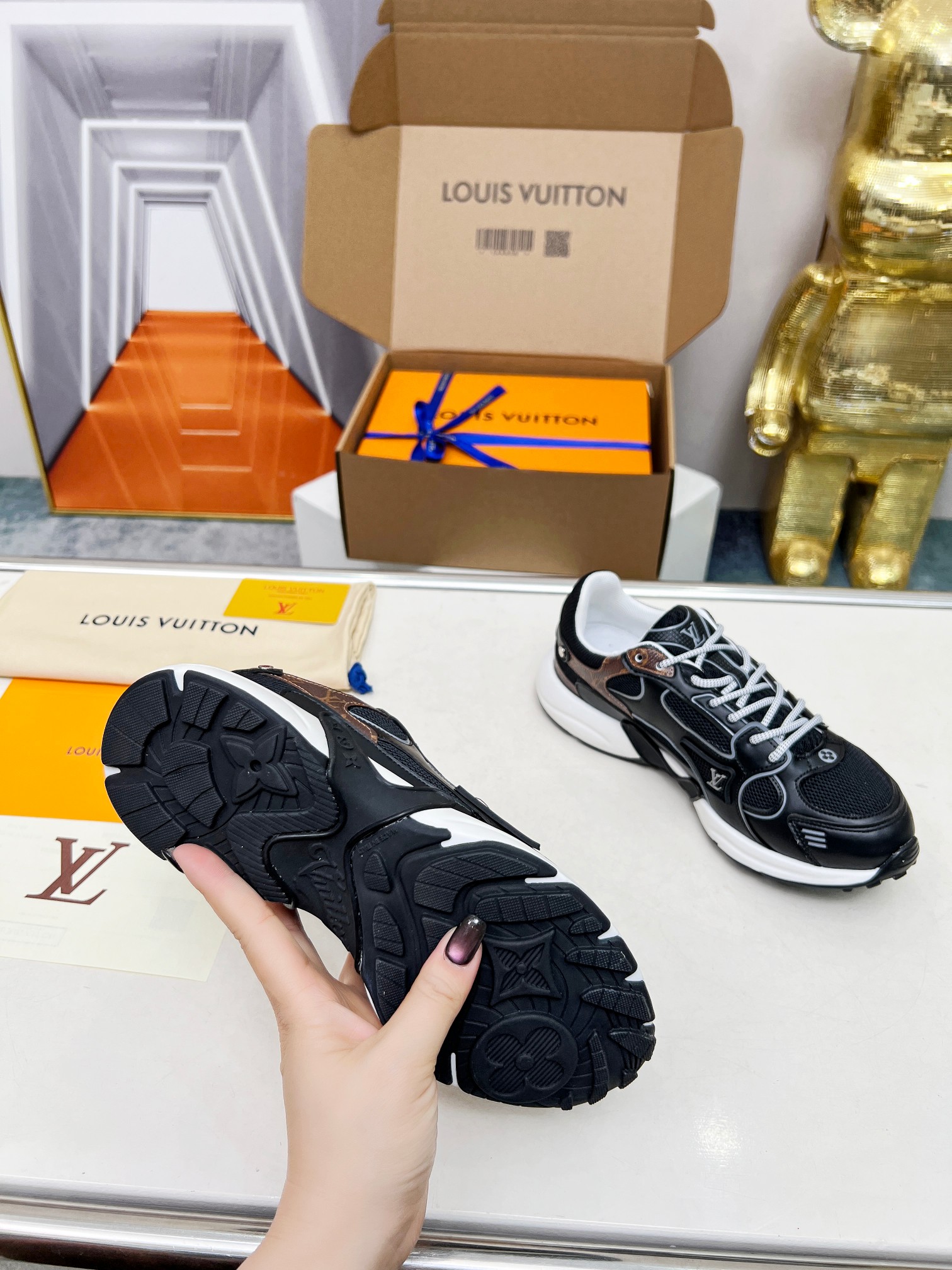 LV 高仿黑棕拼接運動鞋 男士時尚百搭休閒款｜歐美奢侈品精品推薦