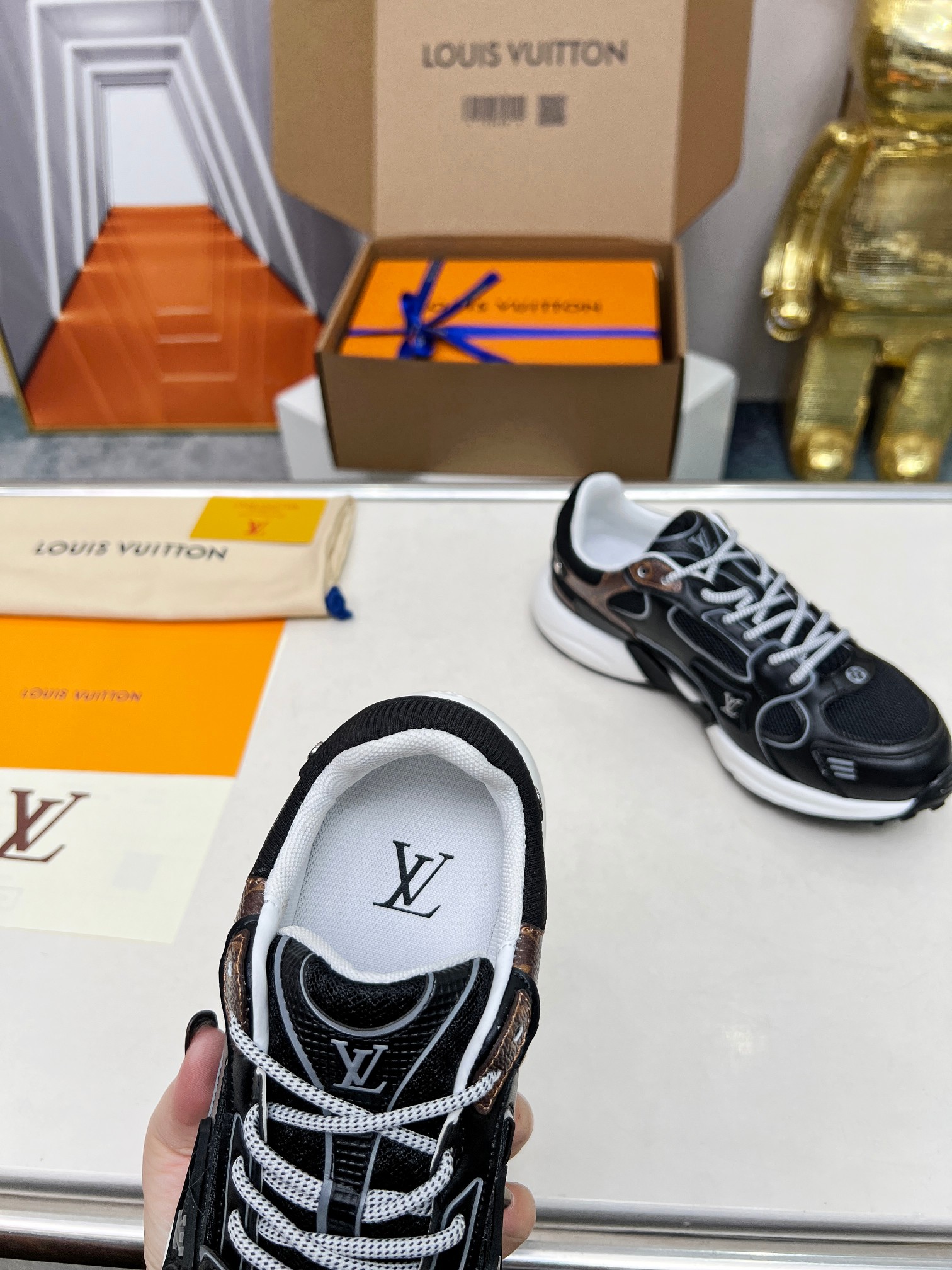 LV 高仿黑棕拼接運動鞋 男士時尚百搭休閒款｜歐美奢侈品精品推薦
