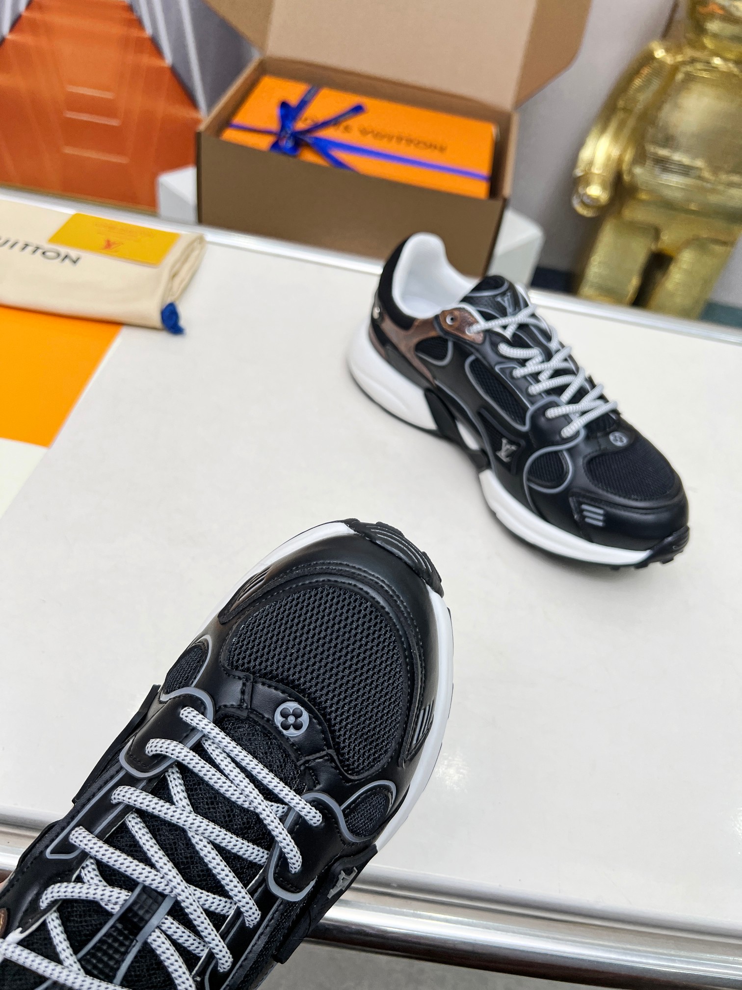 LV 高仿黑棕拼接運動鞋 男士時尚百搭休閒款｜歐美奢侈品精品推薦