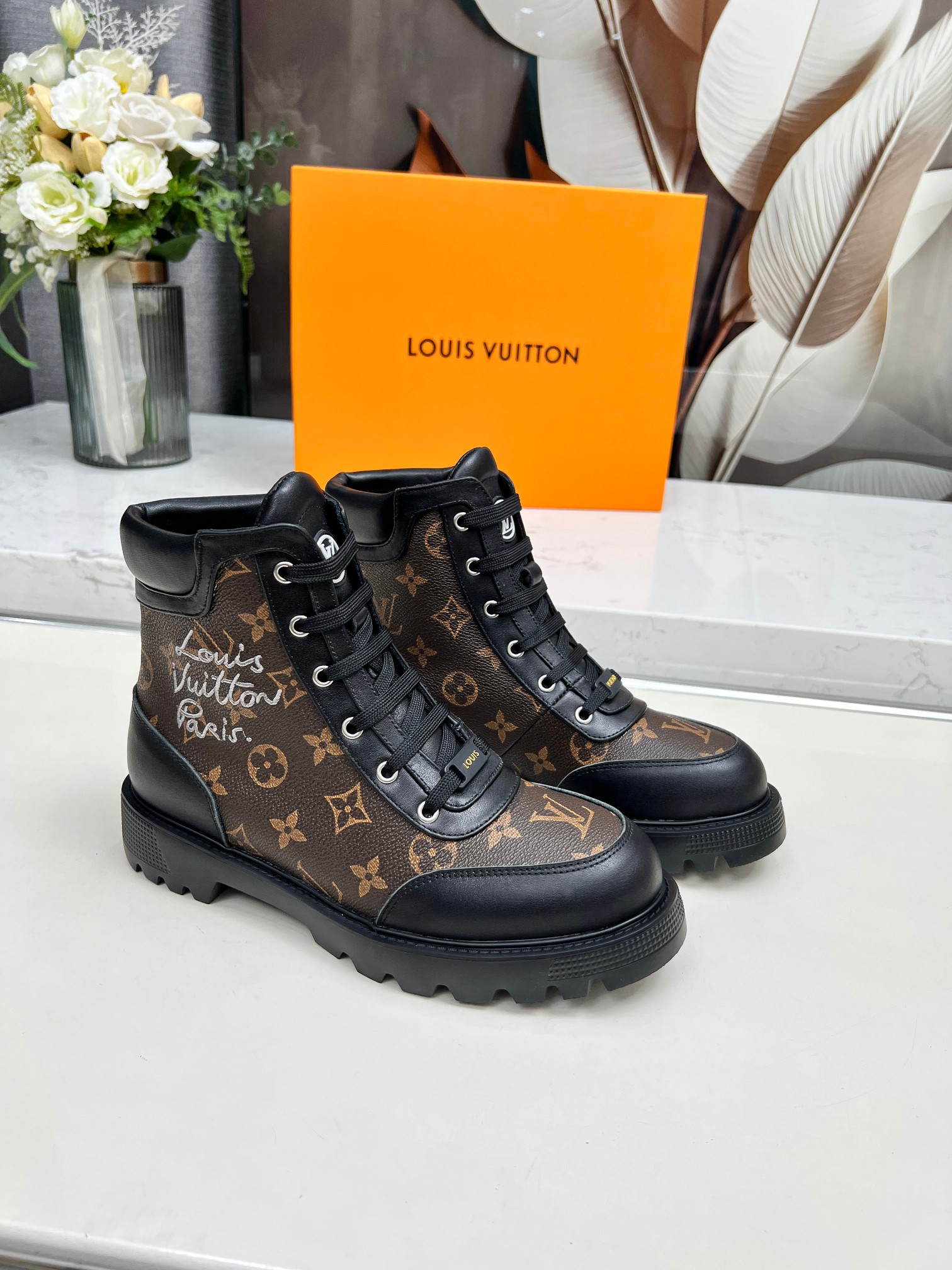LV 一比一經典花紋高筒靴 女士休閒百搭軍靴風｜歐美奢侈品精品推薦