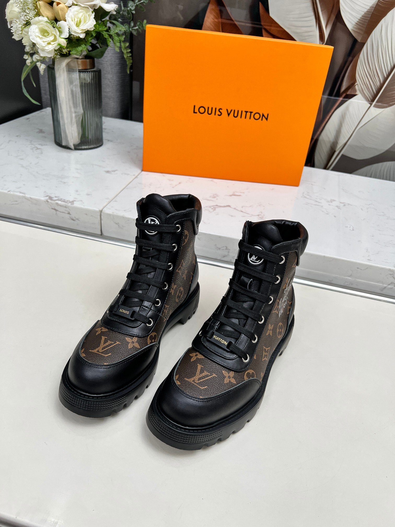 LV 一比一經典花紋高筒靴 女士休閒百搭軍靴風｜歐美奢侈品精品推薦