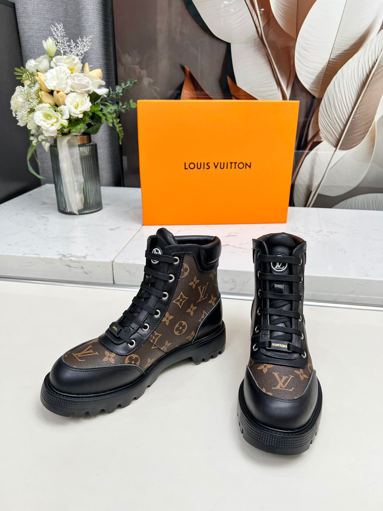 LV 一比一經典花紋高筒靴 女士休閒百搭軍靴風｜歐美奢侈品精品推薦