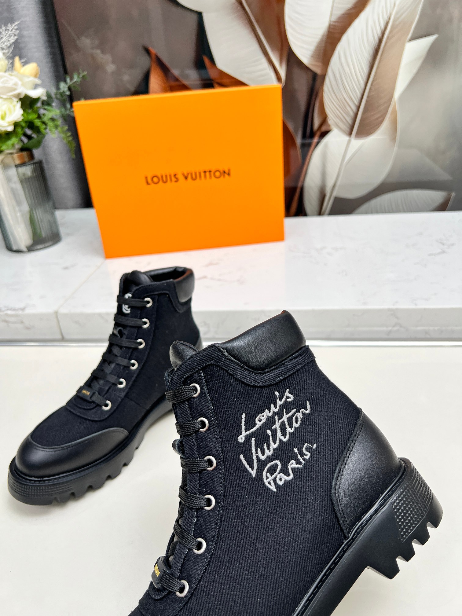LV 一比一黑色帆布拼皮高筒靴 女士休閒軍靴｜歐美奢侈品精品推薦