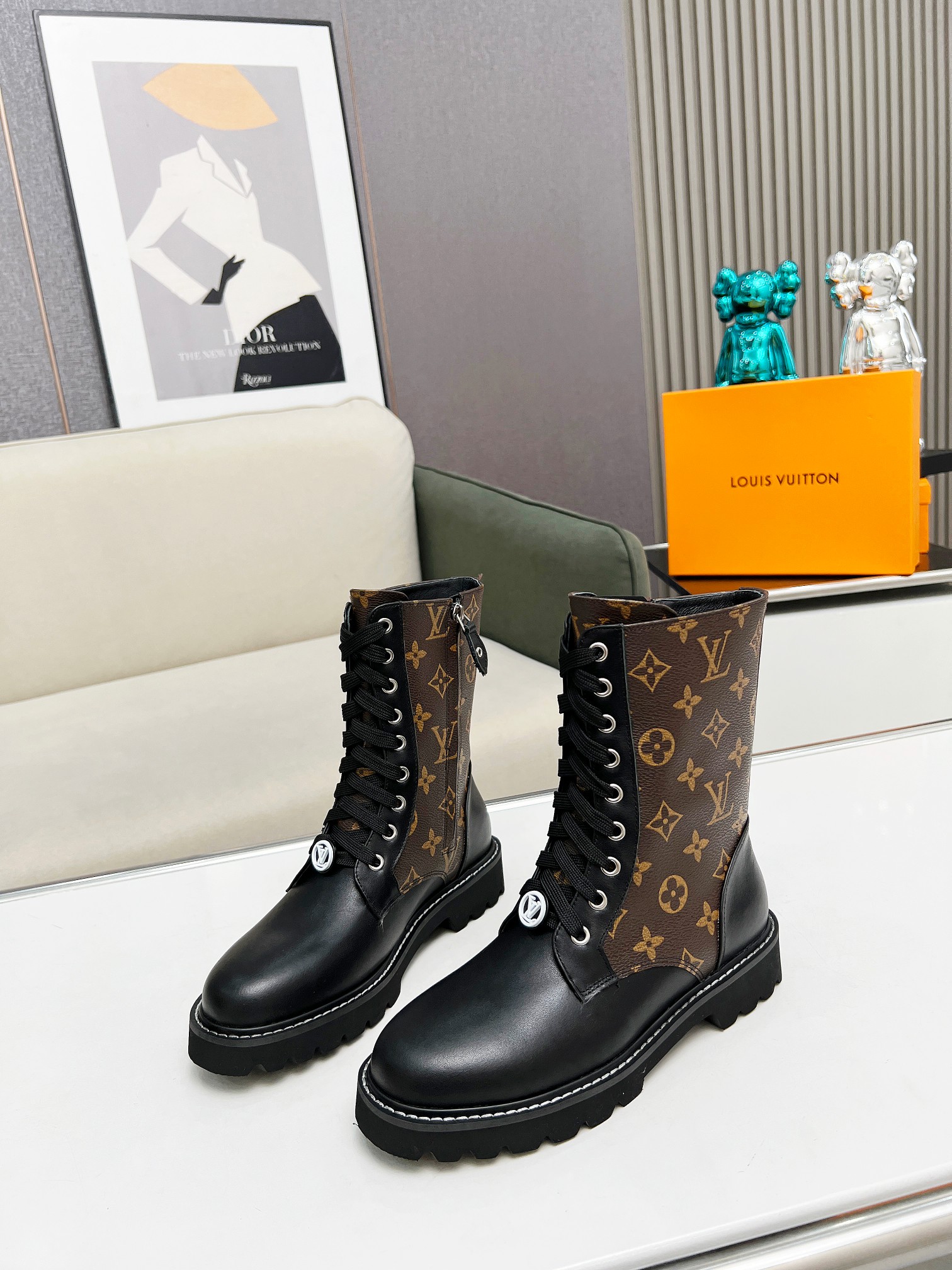 LV 高仿Monogram拼接高筒軍靴 女士厚底時尚馬丁靴｜歐美奢侈品精品推薦
