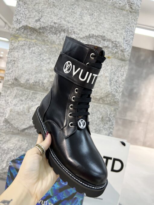 LV 一比一黑色高筒綁帶軍靴 女士厚底時尚馬丁靴