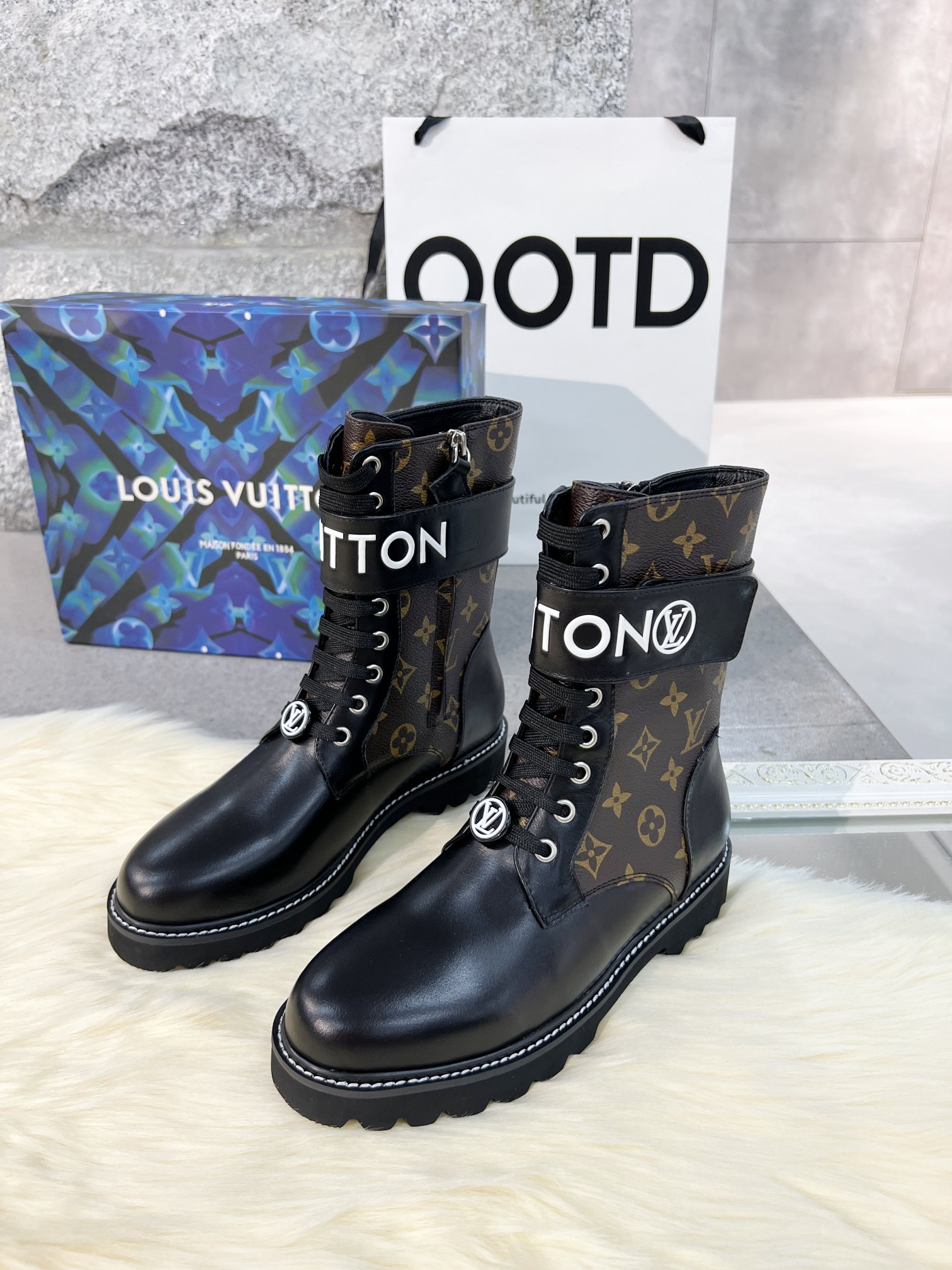 LV 原單拼接Monogram軍靴 女士厚底高筒時尚馬丁靴｜歐美奢侈品精品推薦