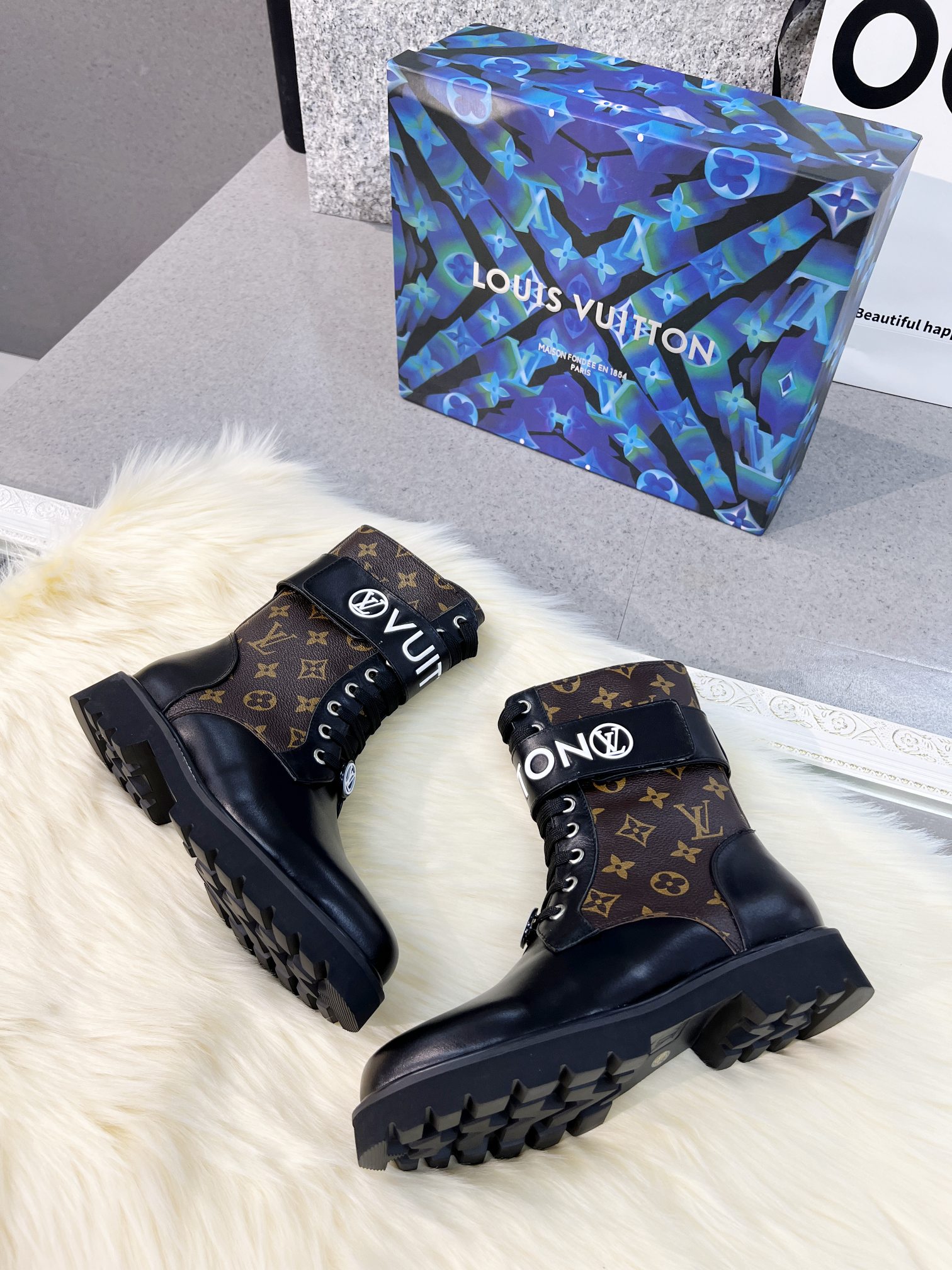 LV 原單拼接Monogram軍靴 女士厚底高筒時尚馬丁靴｜歐美奢侈品精品推薦