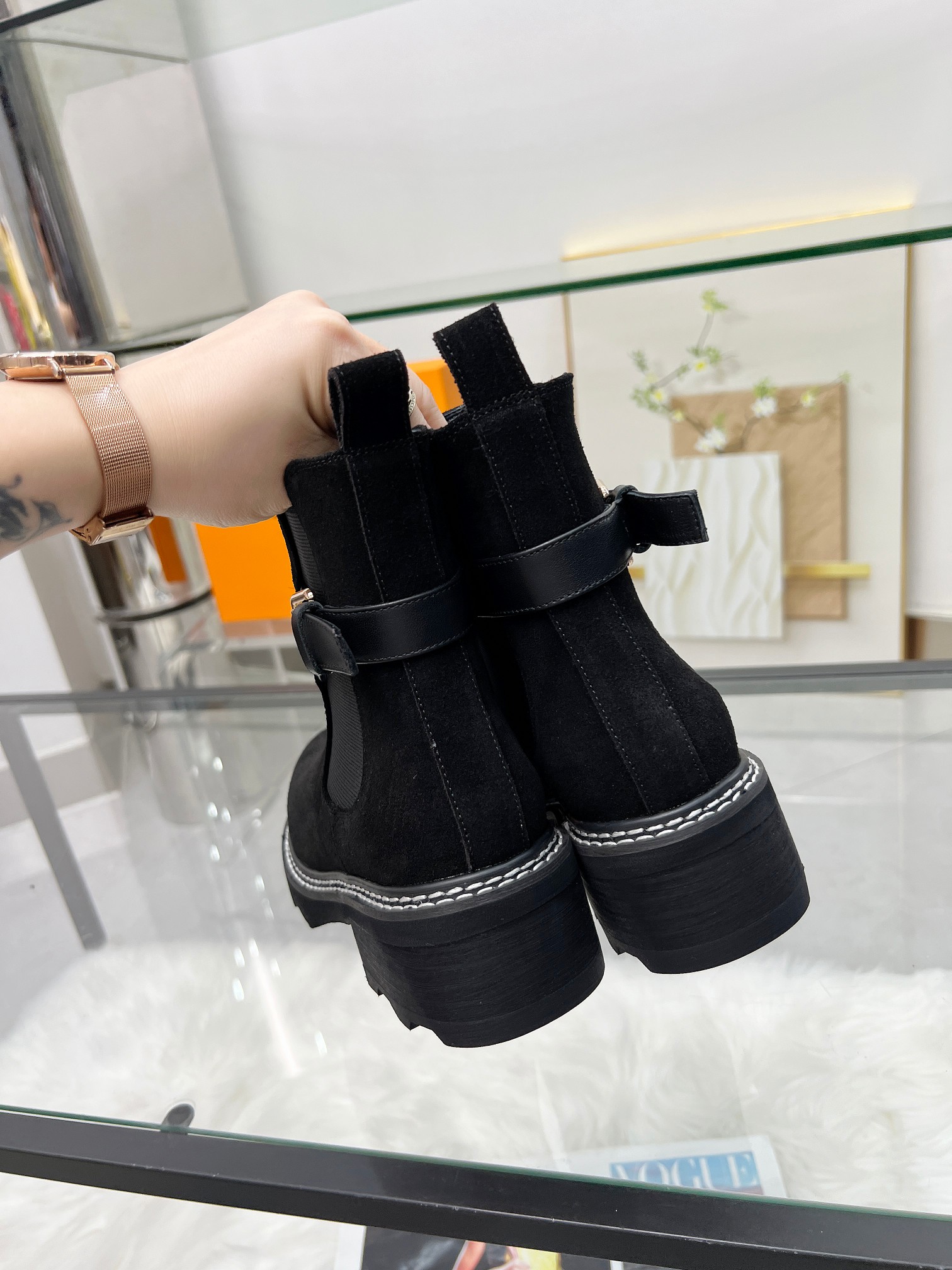 LV 原單黑色麂皮切爾西短靴 女士厚底休閒皮靴｜歐美奢侈品精品推薦