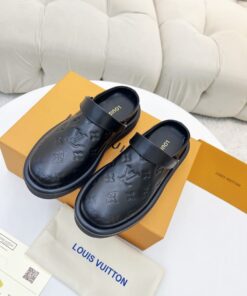 LV 精品仿製黑色穆勒鞋 Monogram浮雕設計