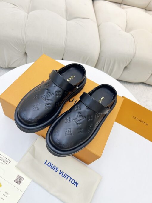 LV 精品仿製黑色穆勒鞋 Monogram浮雕設計