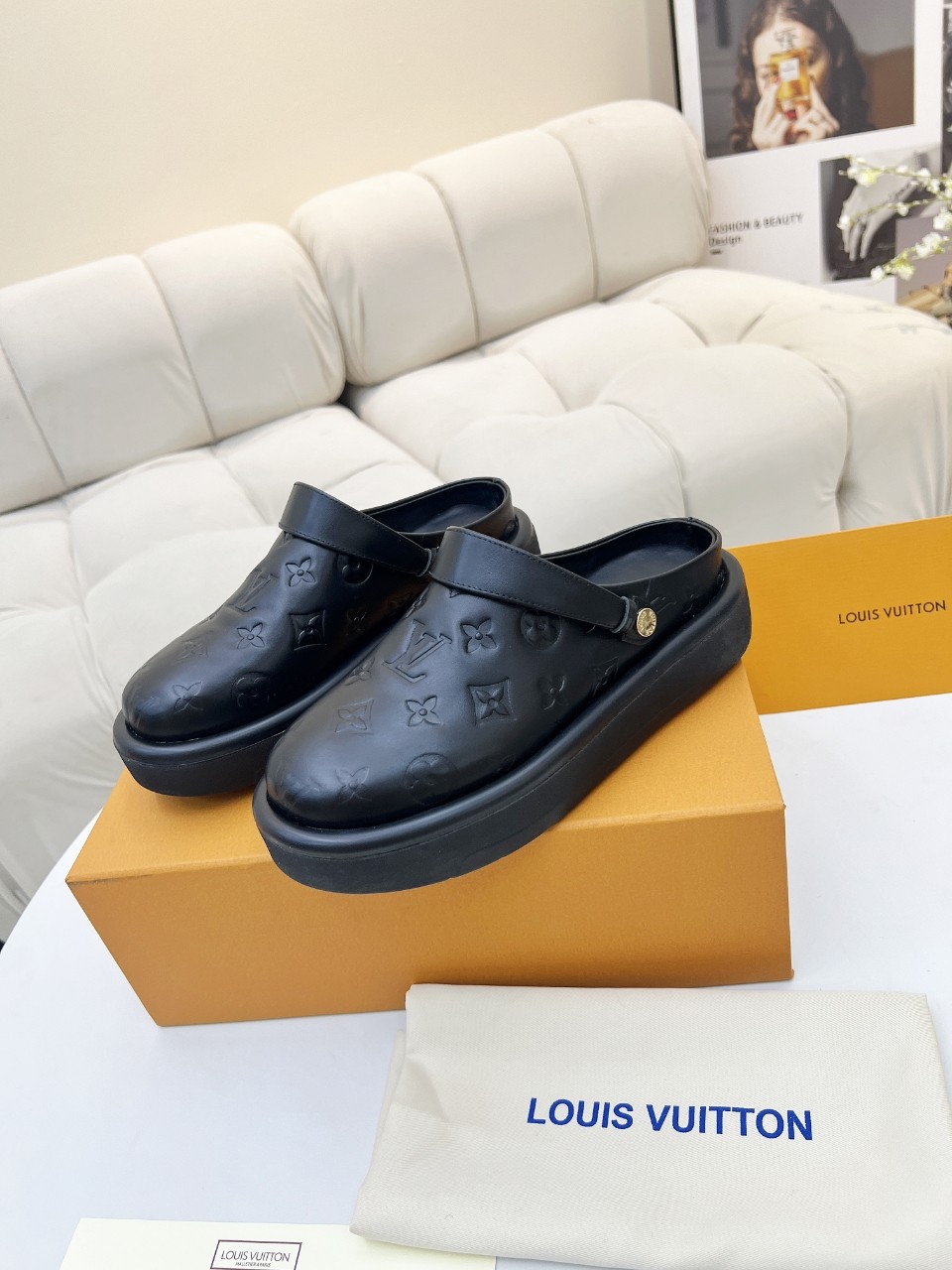 LV 精品仿製黑色穆勒鞋 Monogram浮雕設計｜歐美奢侈品精品推薦