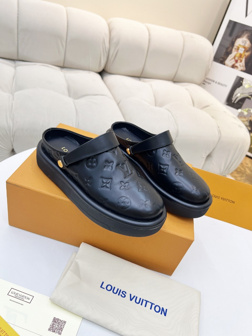 LV 精品仿製黑色穆勒鞋 Monogram浮雕設計｜歐美奢侈品精品推薦