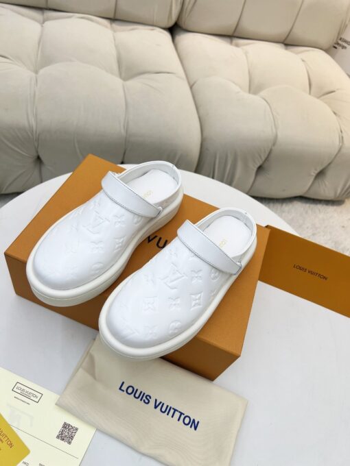 LV 一比一白色穆勒鞋 Monogram壓紋百搭款