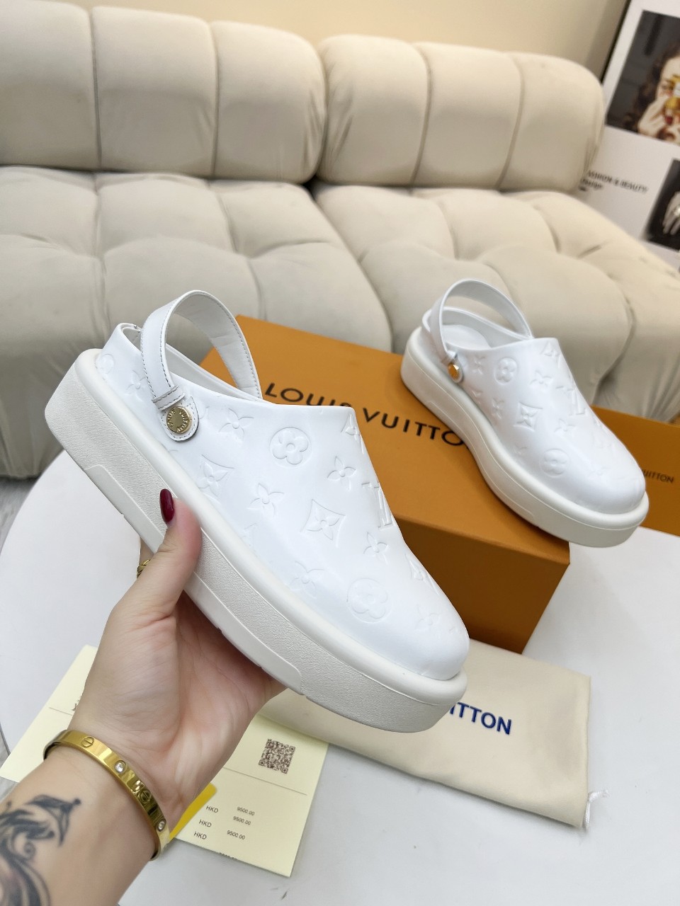 LV 一比一白色穆勒鞋 Monogram壓紋百搭款｜歐美奢侈品精品推薦