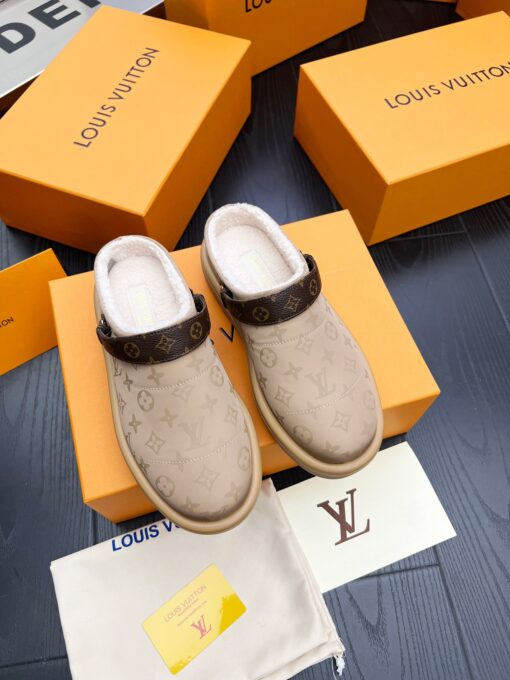 LV 精品仿製羊羔絨穆勒鞋 卡其Monogram拼接款