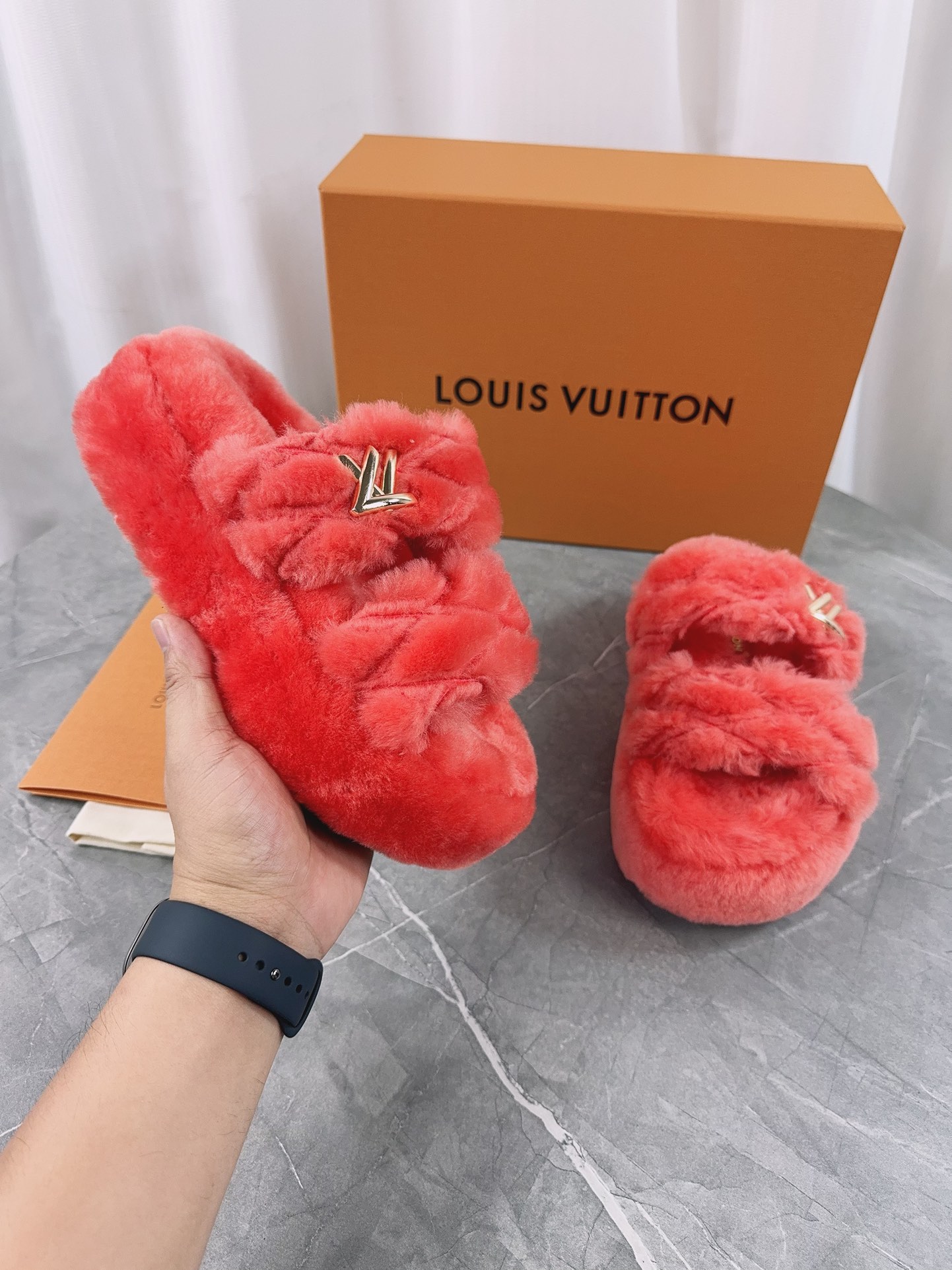 LV 一比一編織毛毛拖鞋 紅色亮眼冬日款｜歐美奢侈品精品推薦