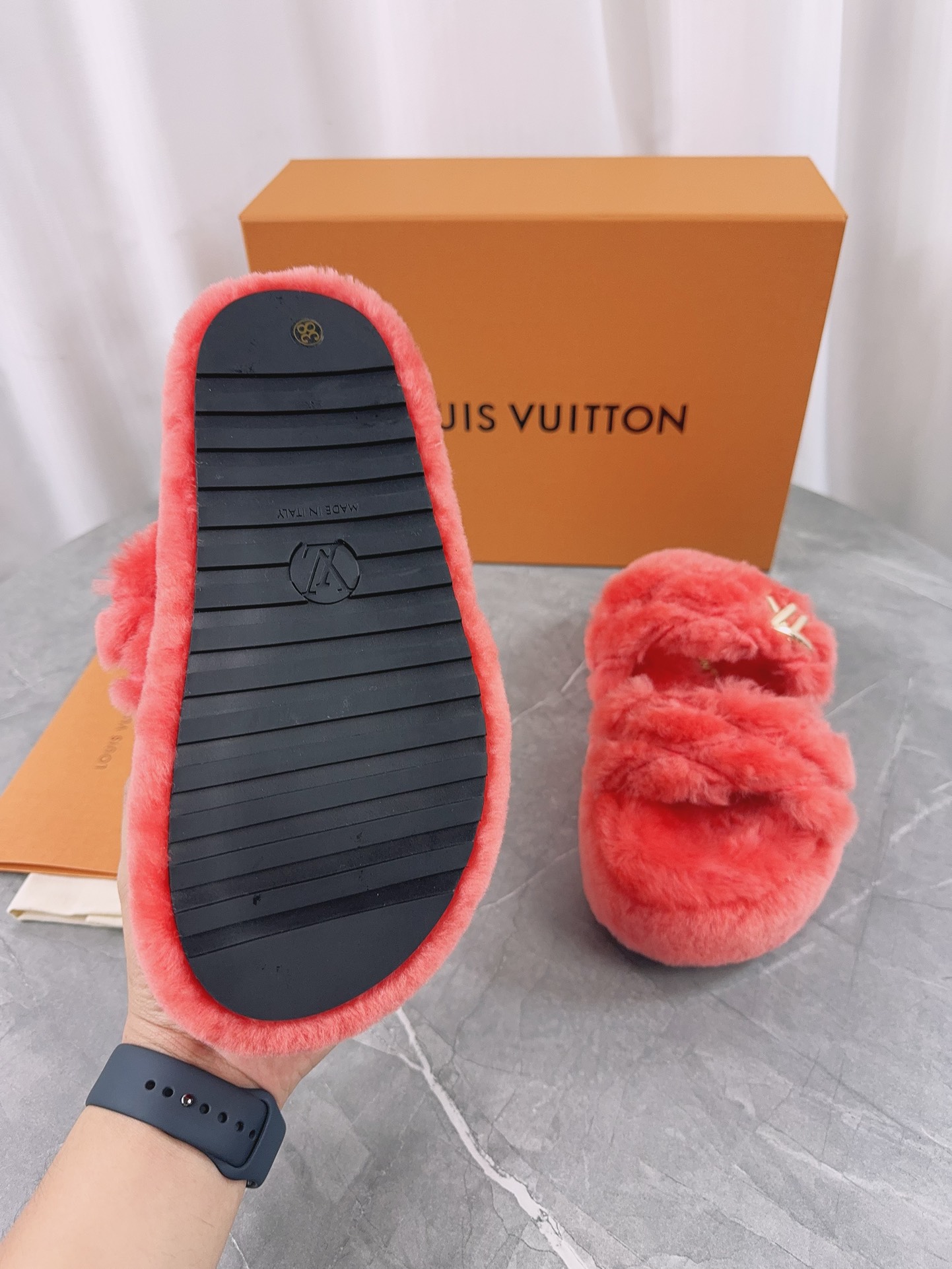 LV 一比一編織毛毛拖鞋 紅色亮眼冬日款｜歐美奢侈品精品推薦