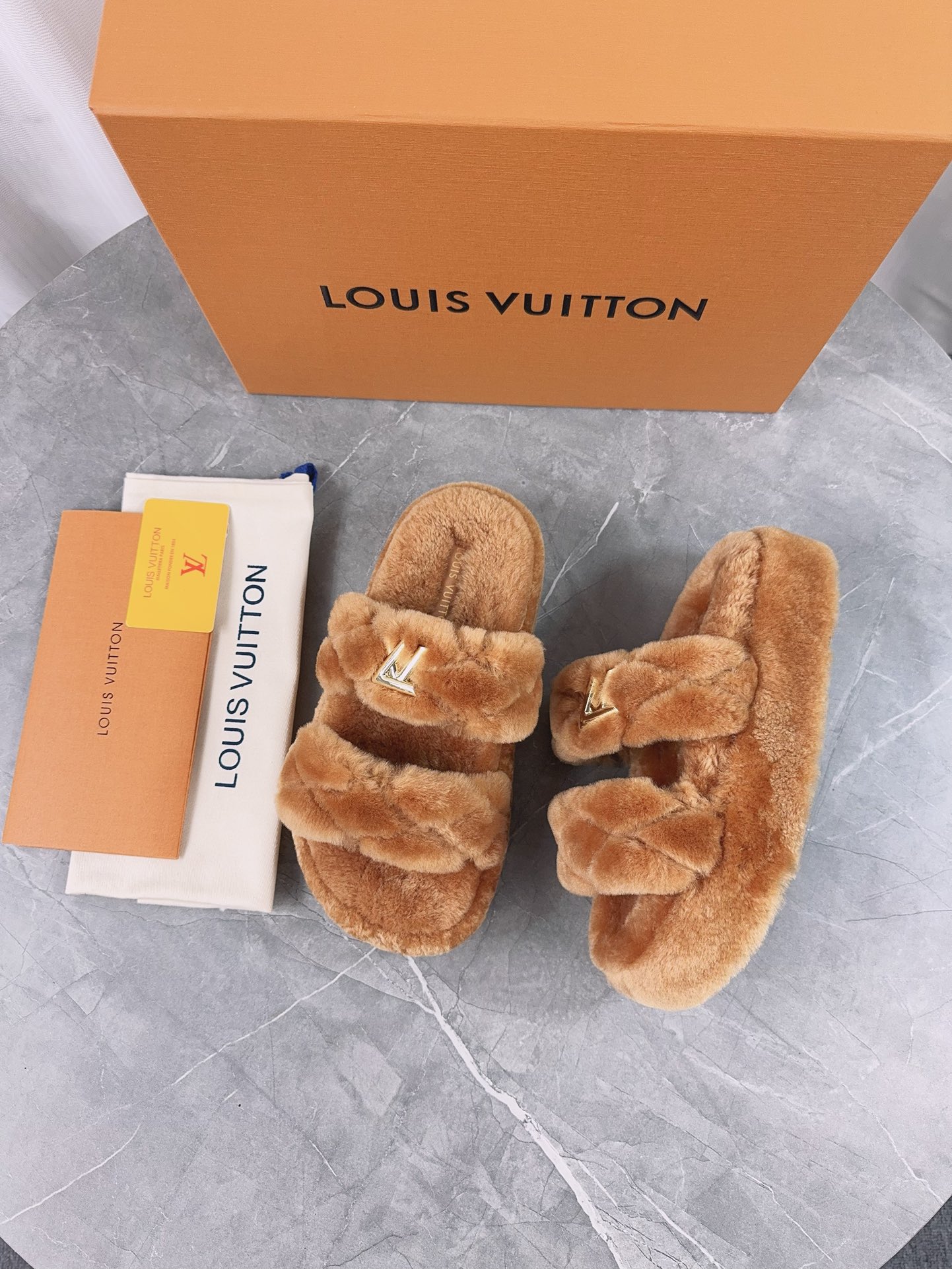 LV 高仿編織毛毛拖鞋 棕色經典保暖款｜歐美奢侈品精品推薦