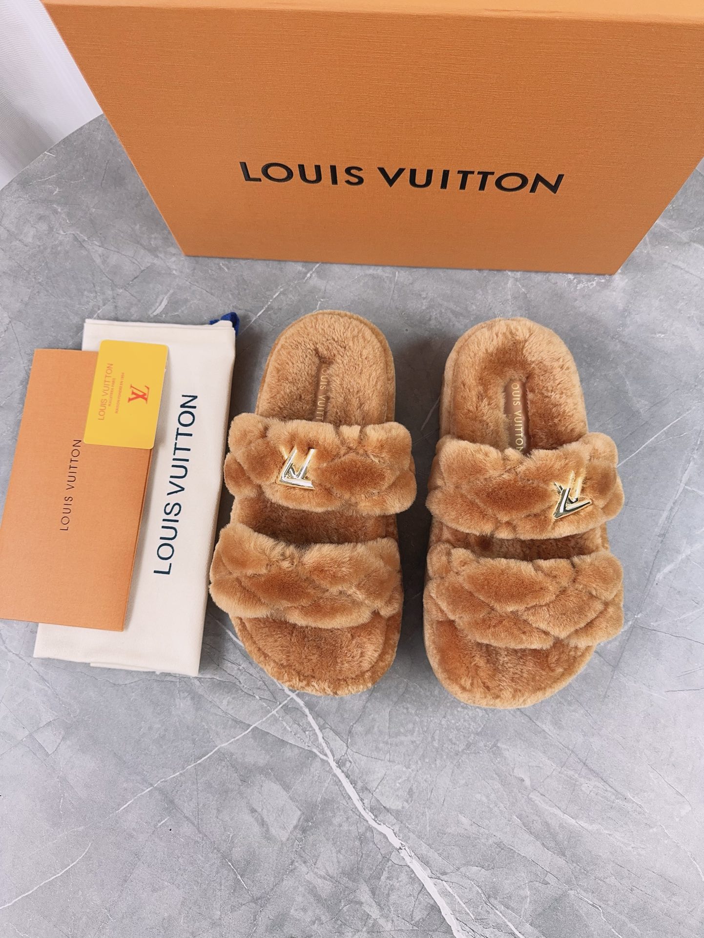 LV 高仿編織毛毛拖鞋 棕色經典保暖款｜歐美奢侈品精品推薦