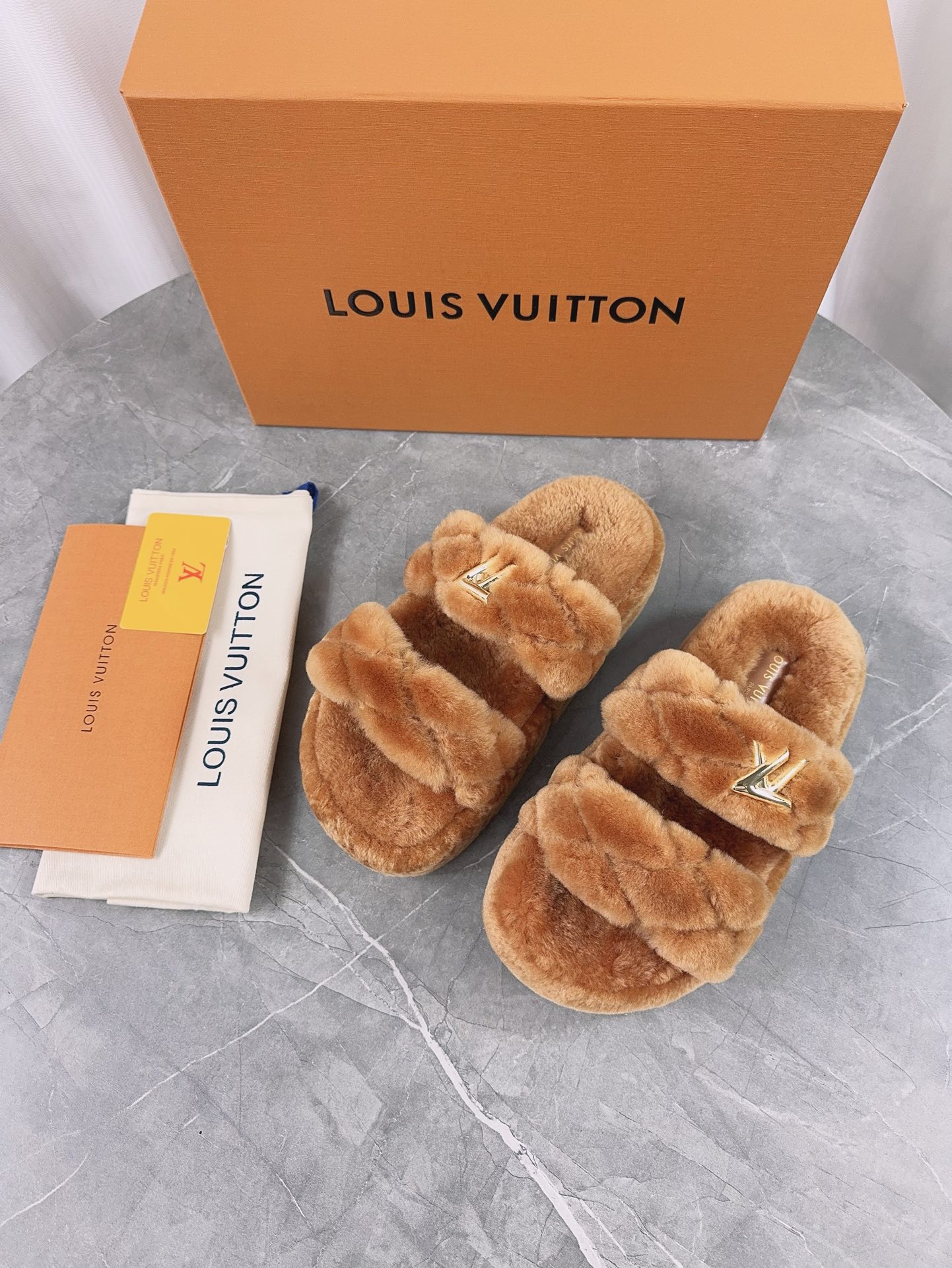 LV 高仿編織毛毛拖鞋 棕色經典保暖款｜歐美奢侈品精品推薦