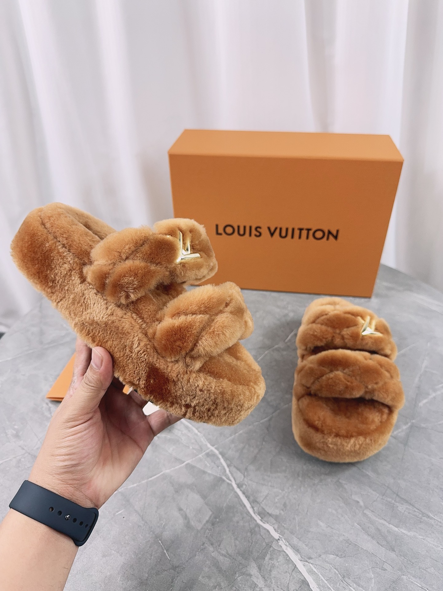 LV 高仿編織毛毛拖鞋 棕色經典保暖款｜歐美奢侈品精品推薦