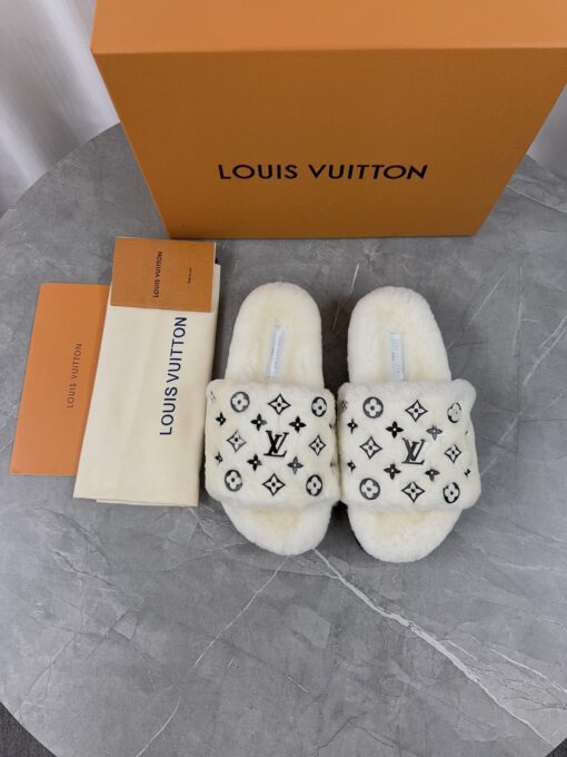 LV 高仿毛毛拖鞋 白色黑紋經典對比款
