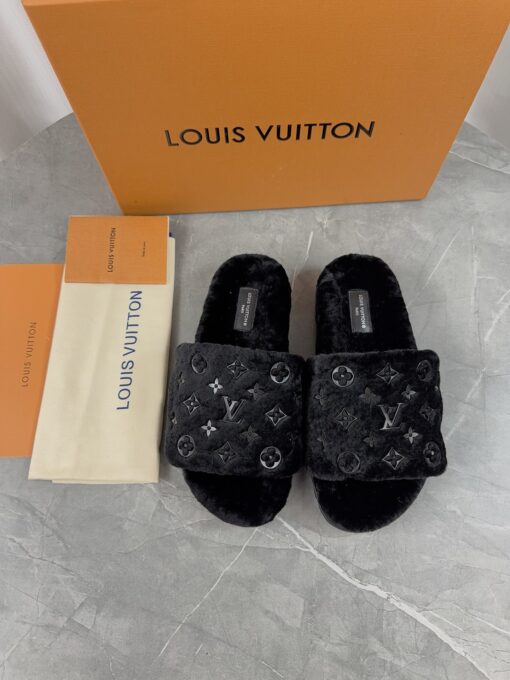 LV 高仿毛絨拖鞋 黑色經典花紋 舒適百搭款