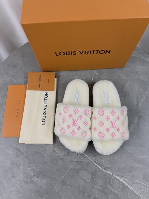 LV 原單毛絨拖鞋 奶白粉色Logo 溫柔甜美款