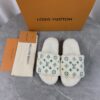 LV 一比一毛絨拖鞋 白底綠色Logo 清新舒適款｜歐美奢侈品精品推薦