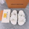 LV 高仿毛絨交叉拖鞋 白色款 舒適百搭｜歐美奢侈品精品推薦