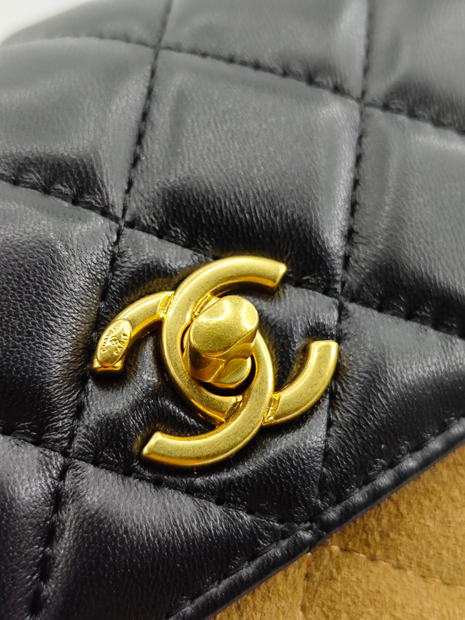 Chanel A貨拼接小方包 經典菱格紋羊皮設計 百搭款｜歐美奢侈品精品推薦