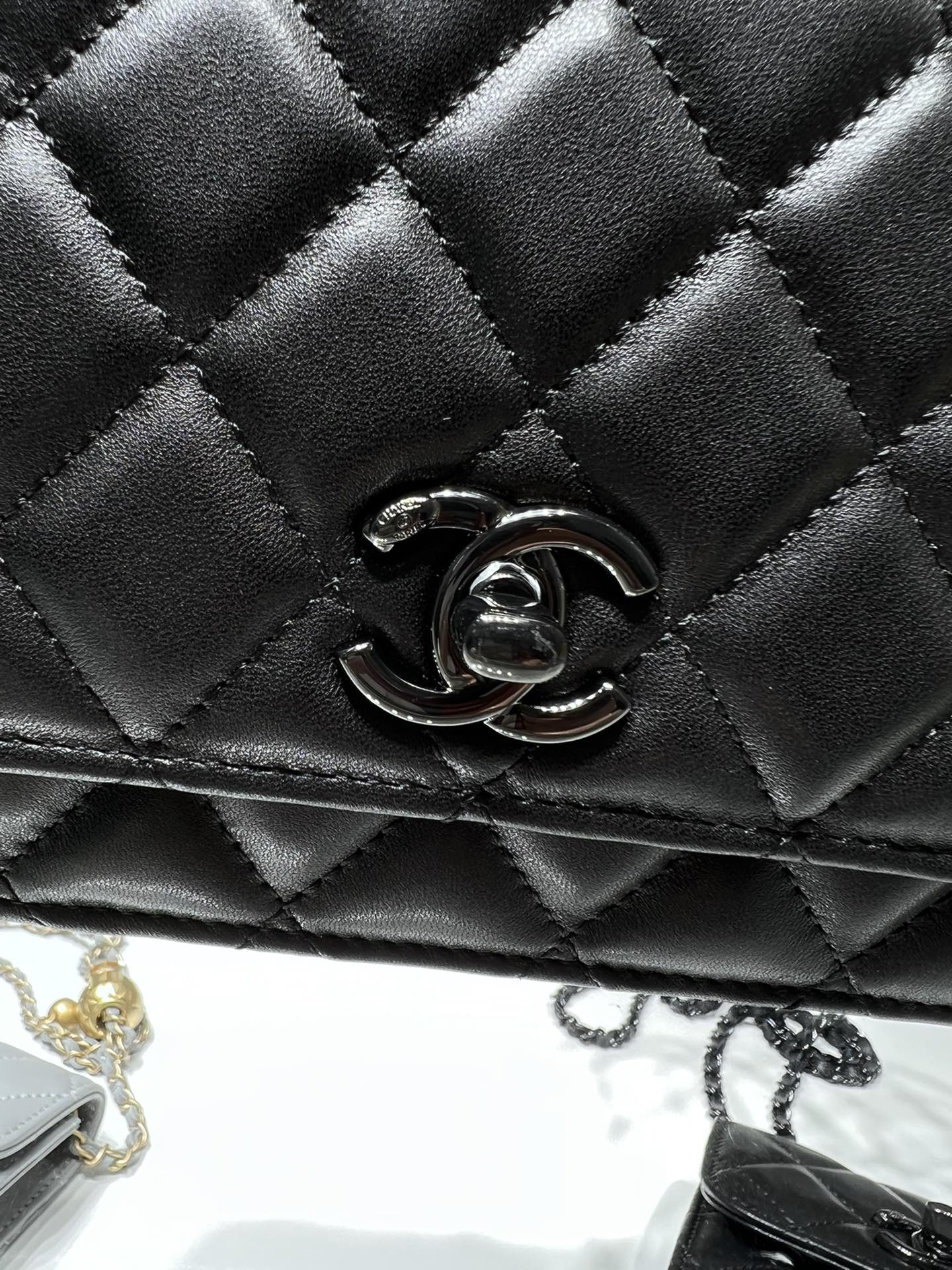 Chanel 高仿黑色菱格鏈條包 全黑五金設計｜歐美奢侈品精品推薦