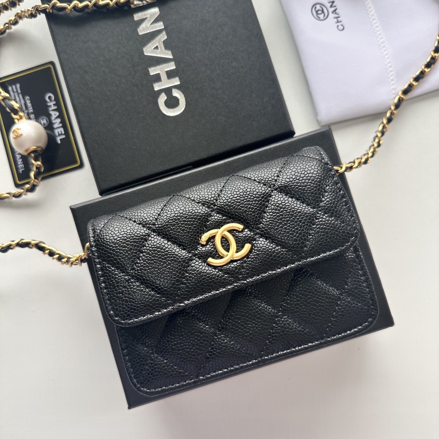 Chanel 高仿黑色荔枝皮口蓋鏈條包 金扣設計｜歐美奢侈品精品推薦