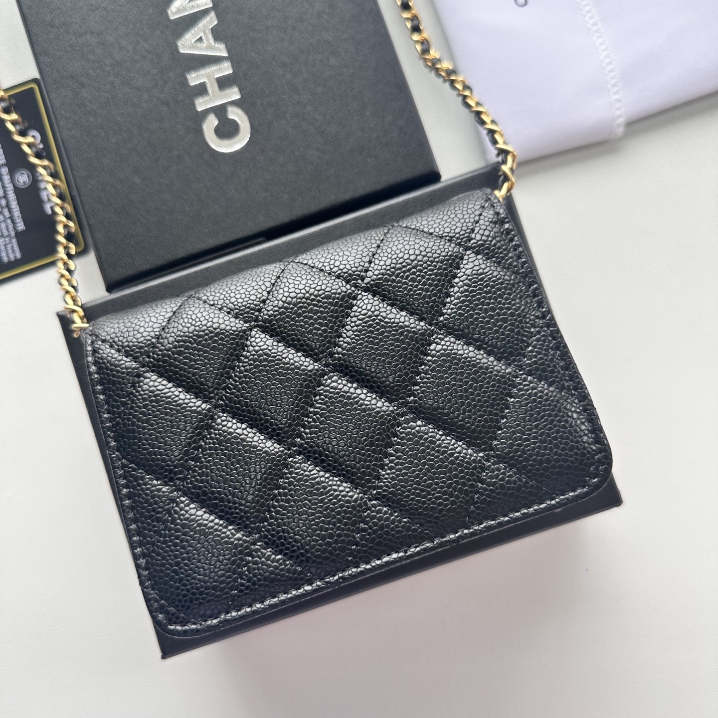 Chanel 高仿黑色荔枝皮口蓋鏈條包 金扣設計｜歐美奢侈品精品推薦