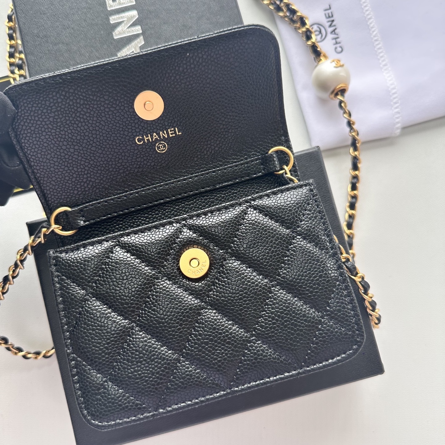 Chanel 高仿黑色荔枝皮口蓋鏈條包 金扣設計｜歐美奢侈品精品推薦