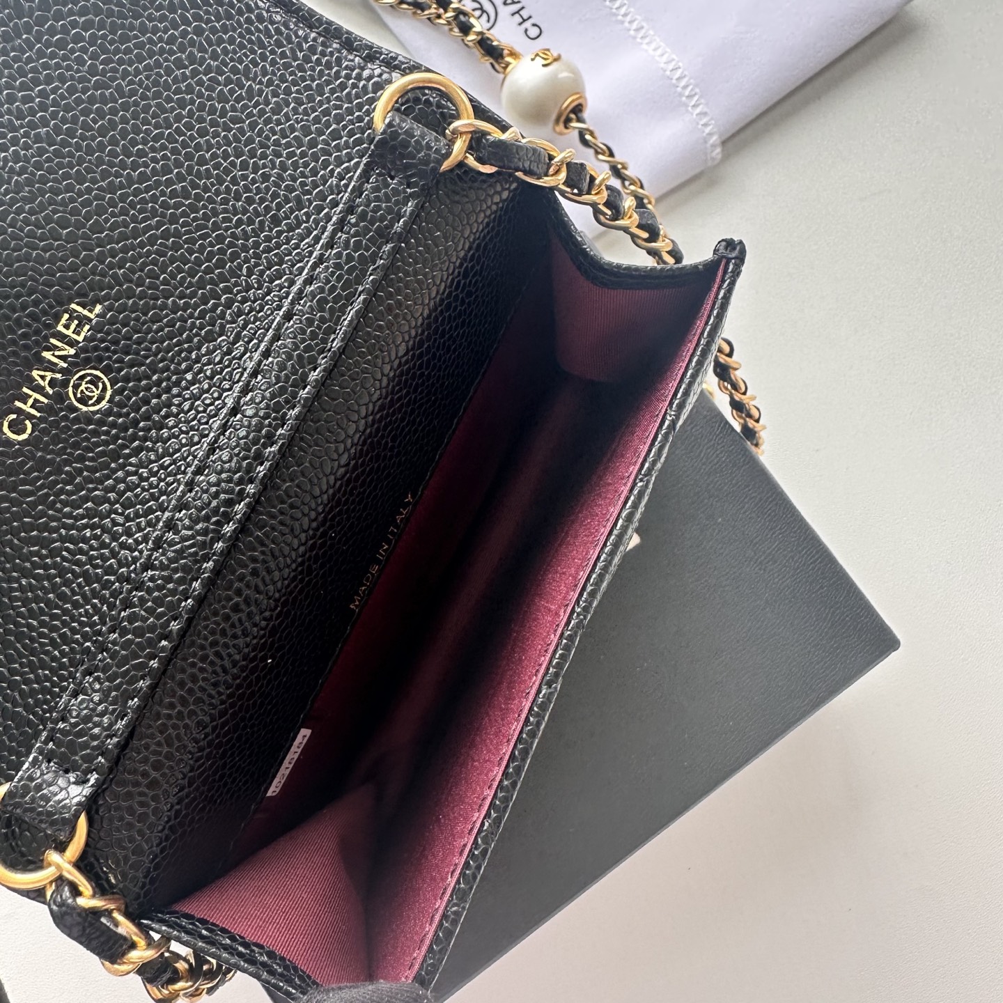 Chanel 高仿黑色荔枝皮口蓋鏈條包 金扣設計｜歐美奢侈品精品推薦