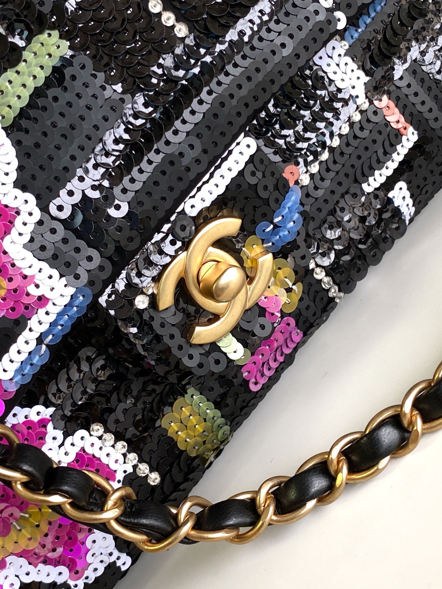 Chanel 一比一亮片花卉口蓋包 金扣鏈條設計｜歐美奢侈品精品推薦