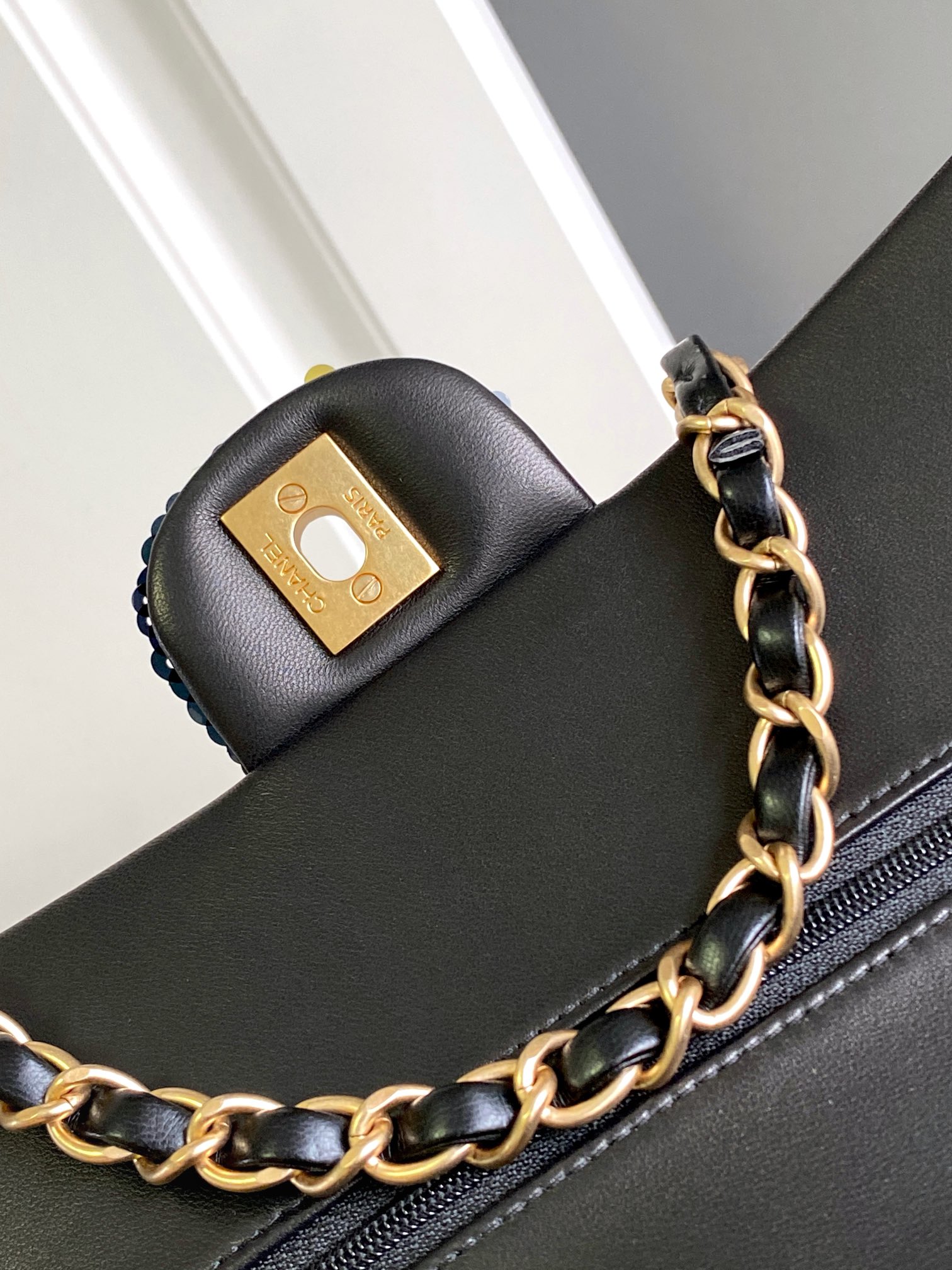 Chanel 一比一亮片花卉口蓋包 金扣鏈條設計｜歐美奢侈品精品推薦