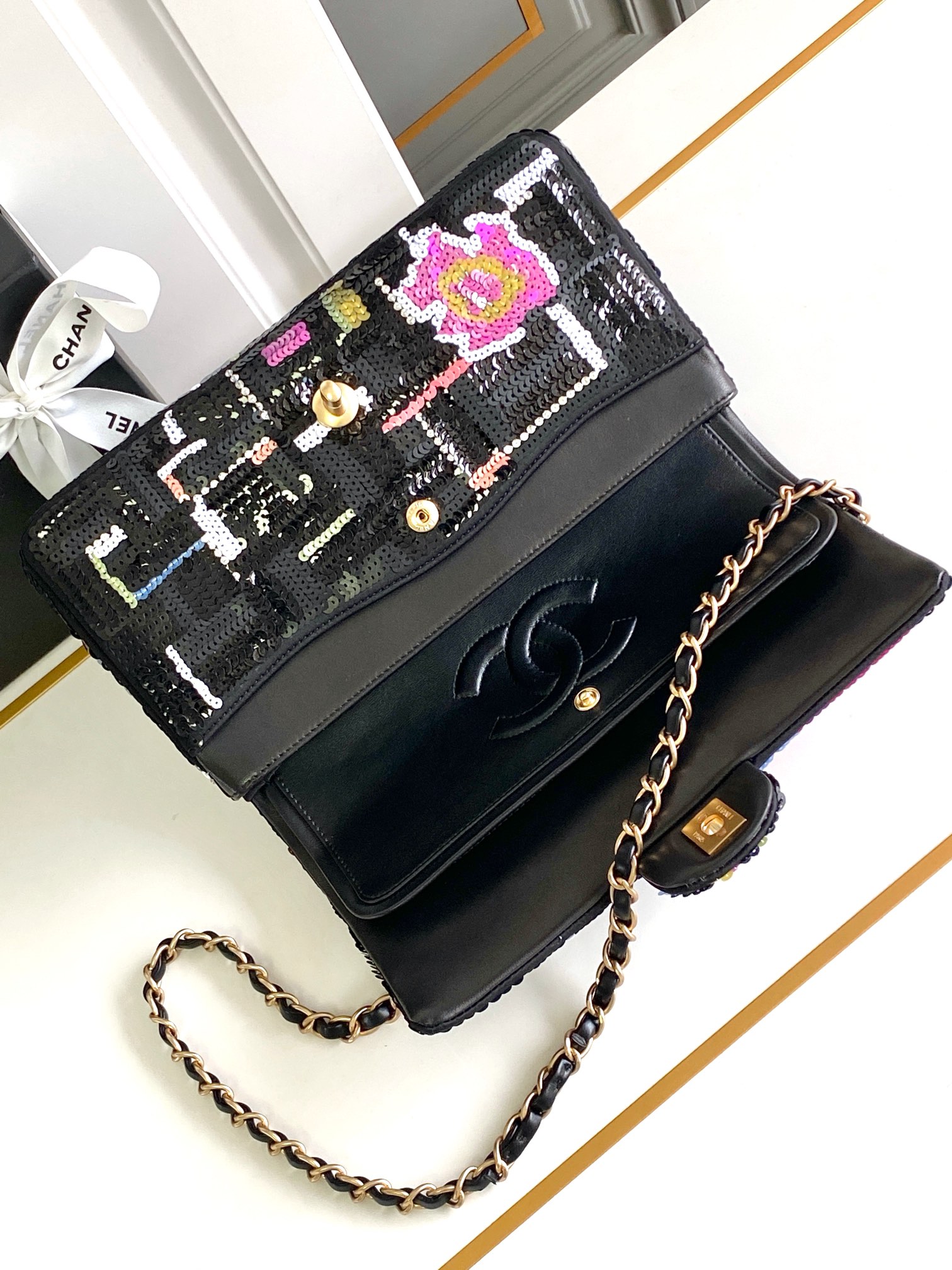 Chanel 一比一亮片花卉口蓋包 金扣鏈條設計｜歐美奢侈品精品推薦