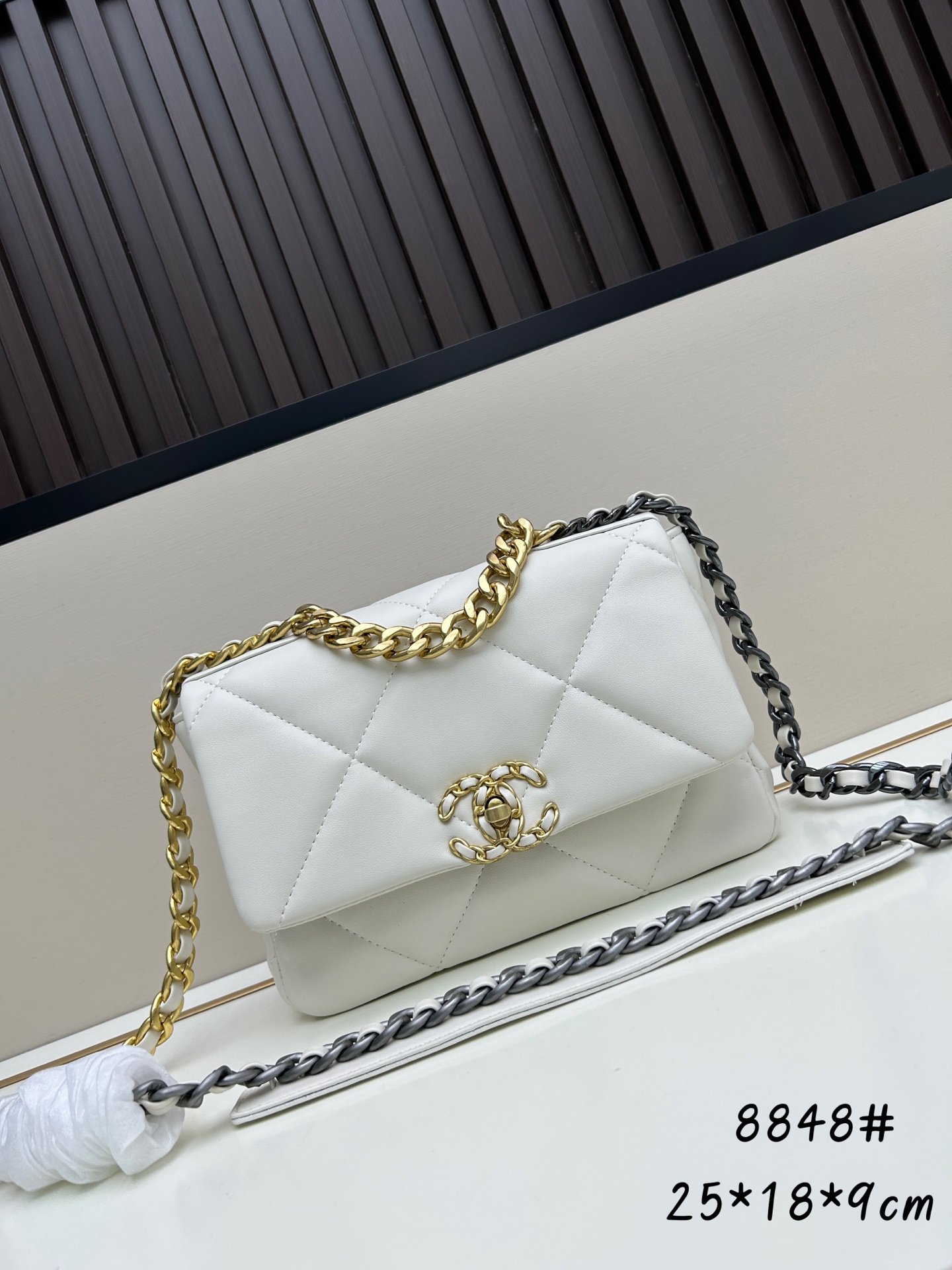 Chanel 高仿白色口蓋包 雙色鏈條金扣設計｜歐美奢侈品精品推薦