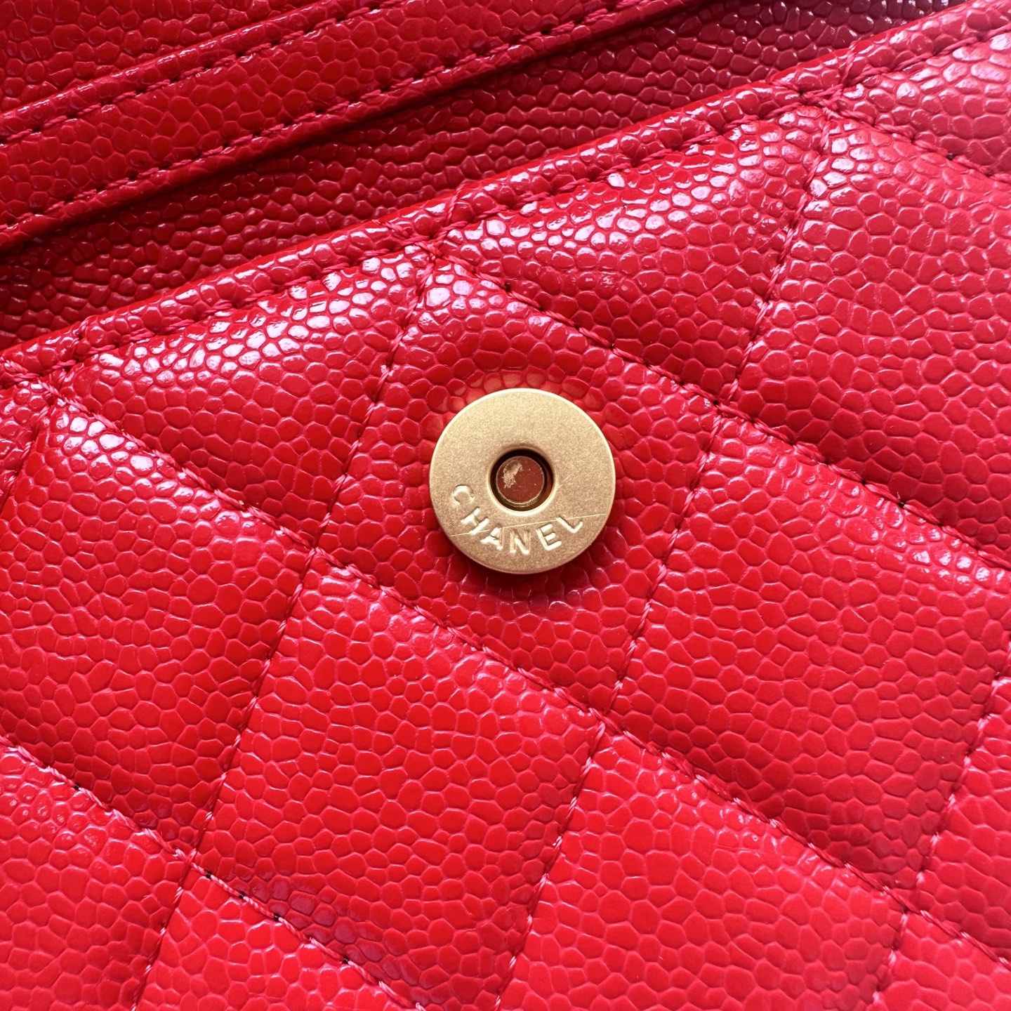 Chanel 高仿紅色口蓋包 小羊皮金扣鏈條｜歐美奢侈品精品推薦