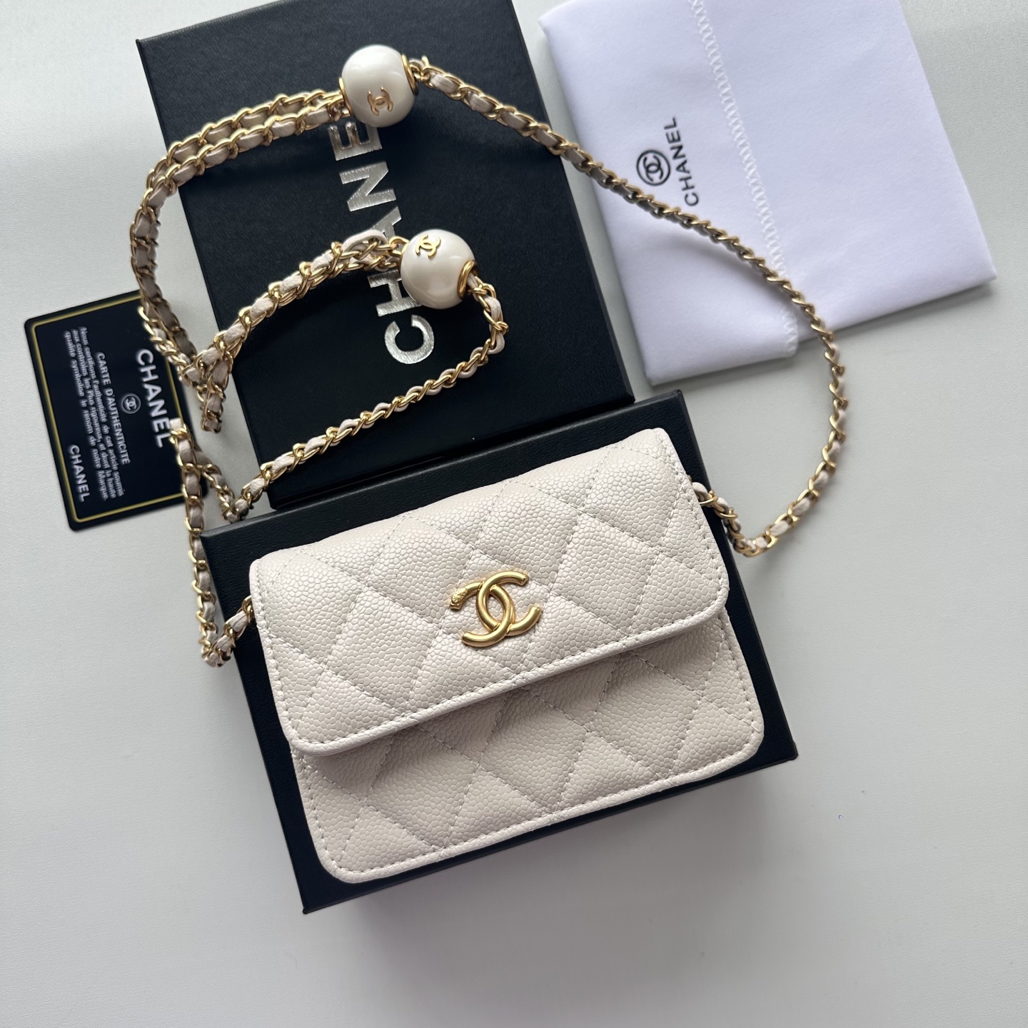 Chanel 高仿白色口蓋包 菱格紋金扣小巧鏈條｜歐美奢侈品精品推薦
