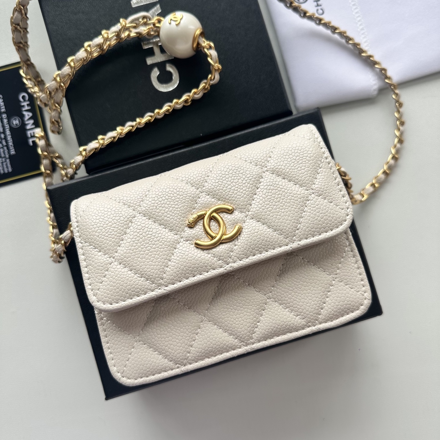 Chanel 高仿白色口蓋包 菱格紋金扣小巧鏈條｜歐美奢侈品精品推薦