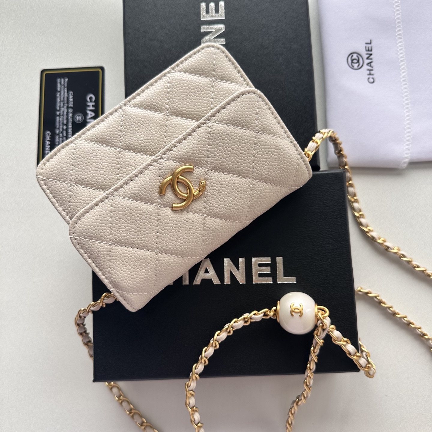 Chanel 高仿白色口蓋包 菱格紋金扣小巧鏈條｜歐美奢侈品精品推薦