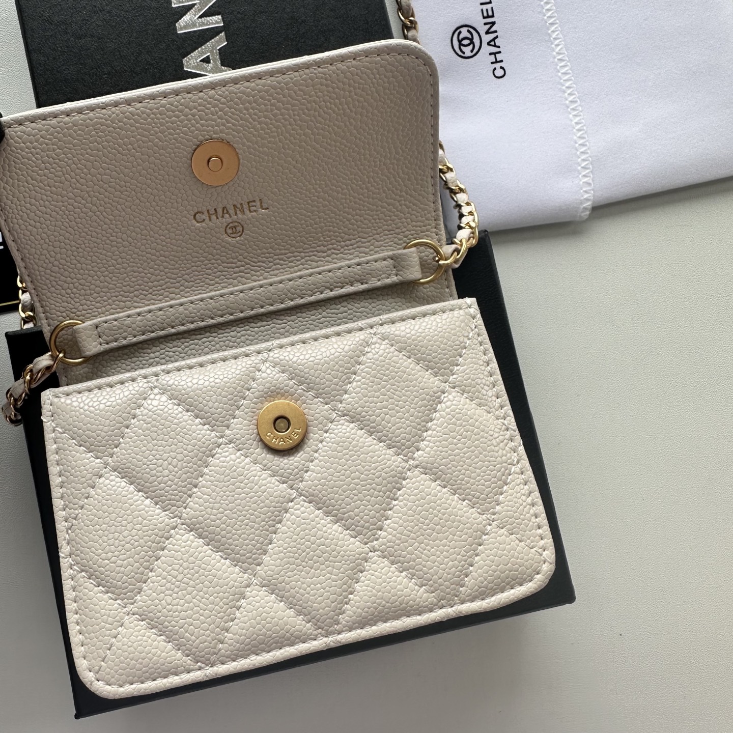 Chanel 高仿白色口蓋包 菱格紋金扣小巧鏈條｜歐美奢侈品精品推薦