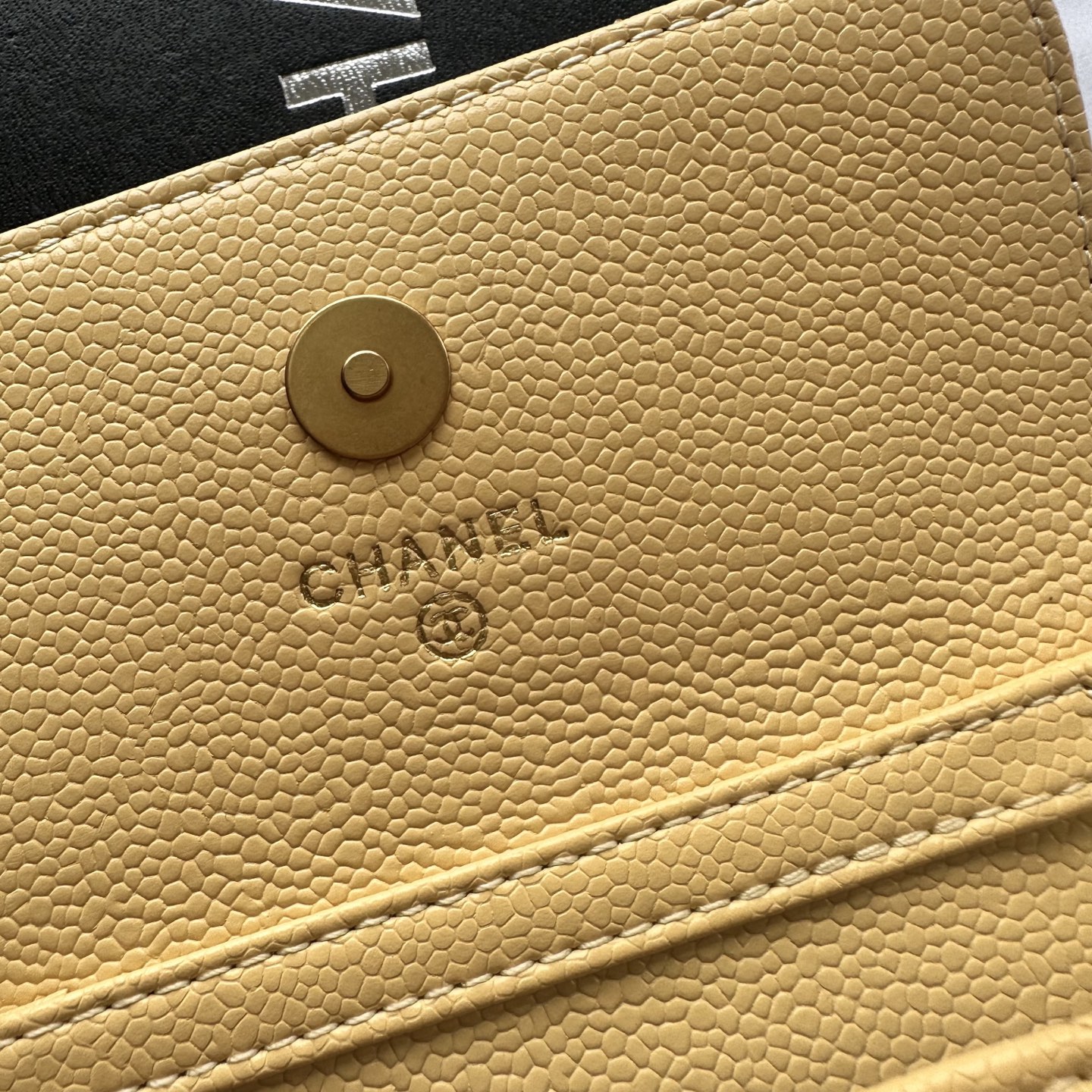 Chanel 高仿淺黃色口蓋包 菱格紋金扣鏈條設計｜歐美奢侈品精品推薦