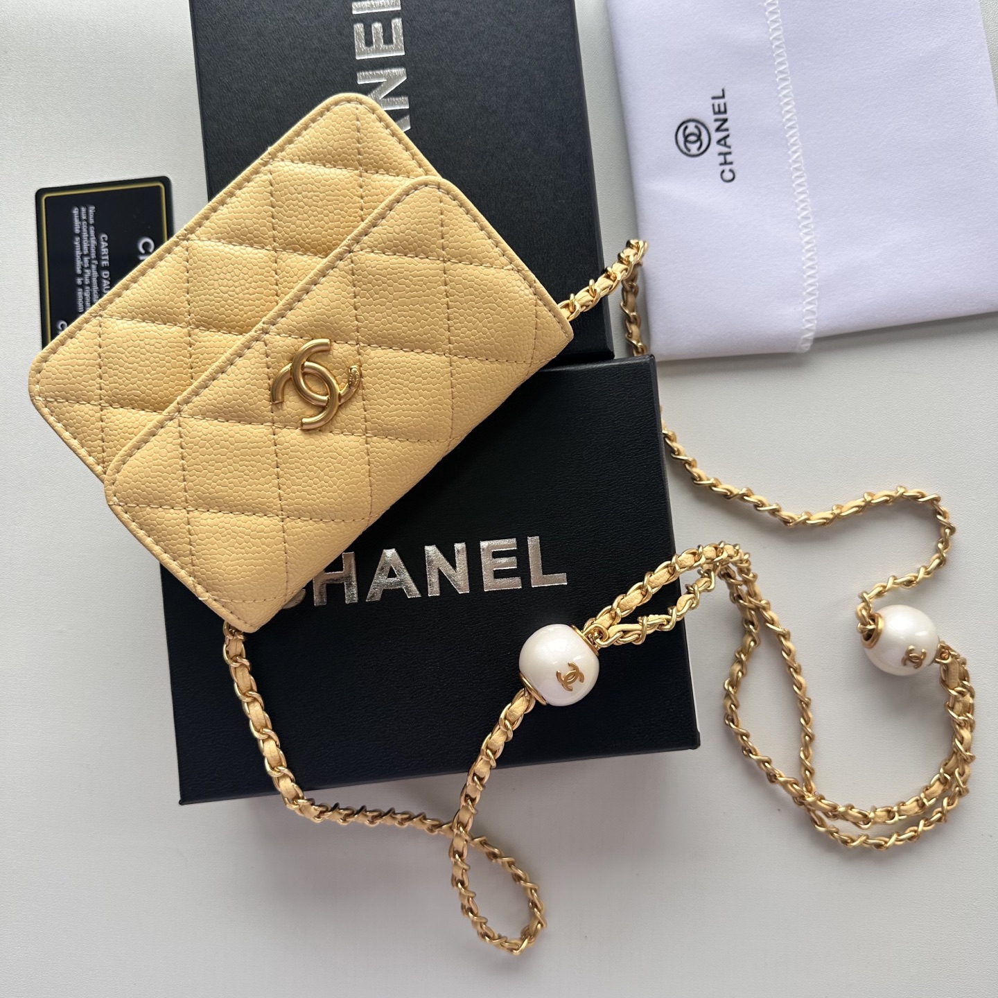 Chanel 高仿淺黃色口蓋包 菱格紋金扣鏈條設計｜歐美奢侈品精品推薦