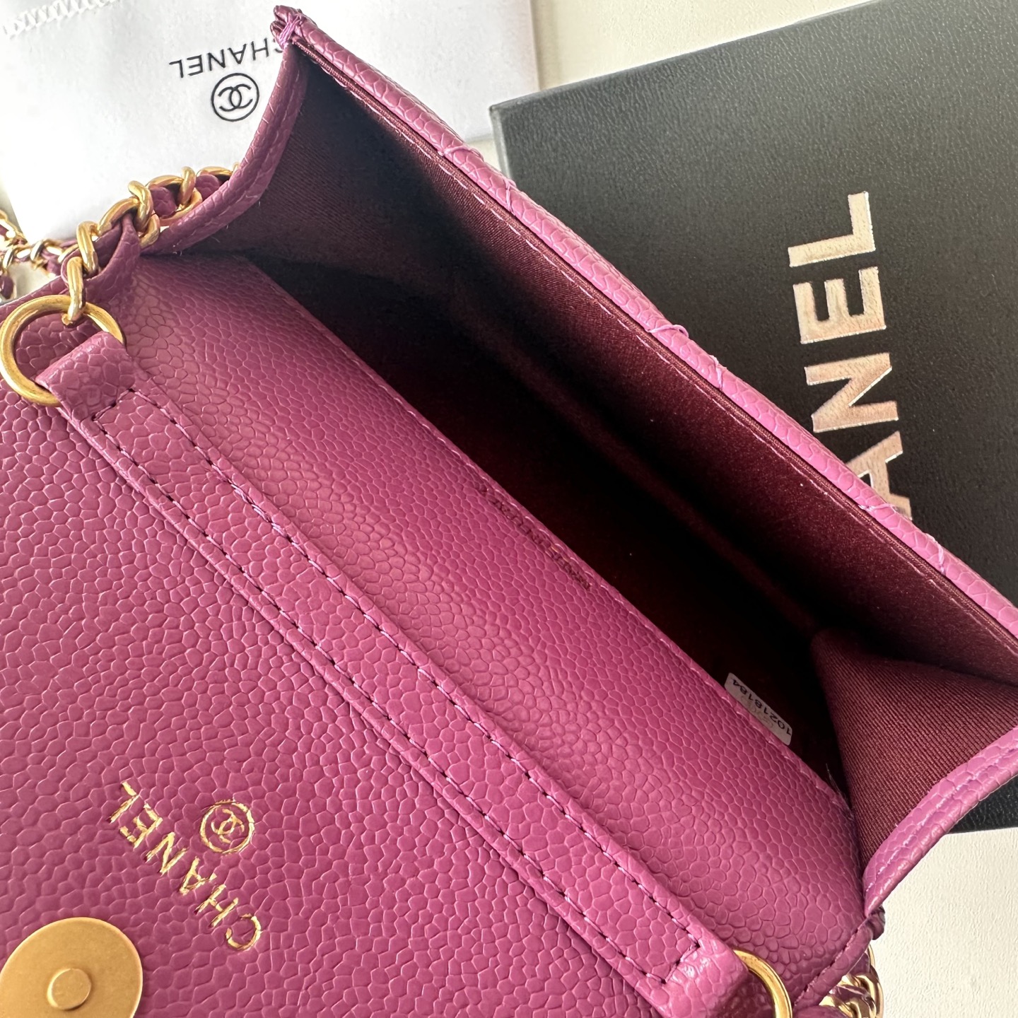 Chanel 高仿玫紅色口蓋包 菱格紋金扣鏈條設計｜歐美奢侈品精品推薦