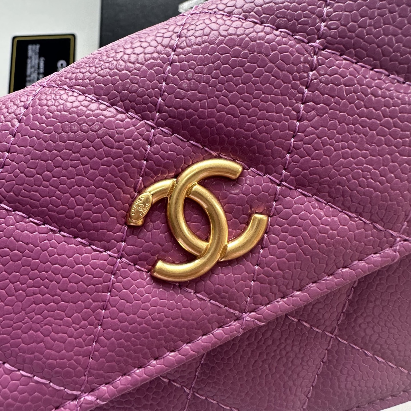 Chanel 高仿玫紅色口蓋包 菱格紋金扣鏈條設計｜歐美奢侈品精品推薦